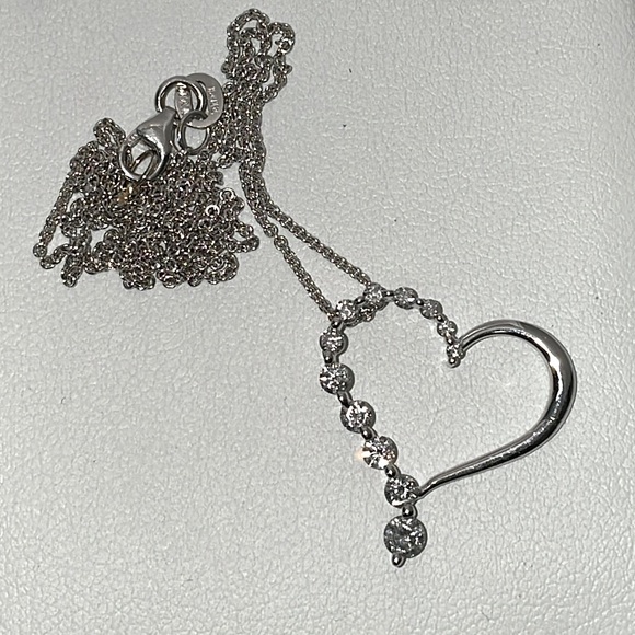 Solid 14K White Gold Modern Natural Diamond Heart Pendant Neck Chain Necklace - Picture 16 of 17